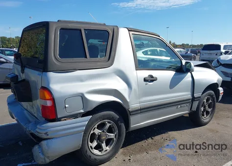 2000 Chevrolet Tracker из США, поврежденный, VIN 2CNBJ18C4Y6911263
